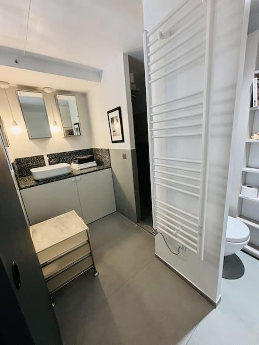 Apartment Cozy Canal Saint Martin